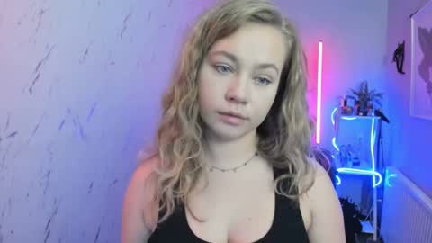 Holly online show from October 23, 6:47 pm