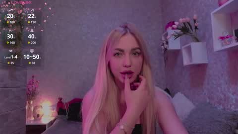 holly_molly8 online show from September 17, 7:12 pm