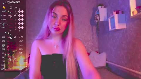 holly_molly8 online show from January 10, 6:06 pm