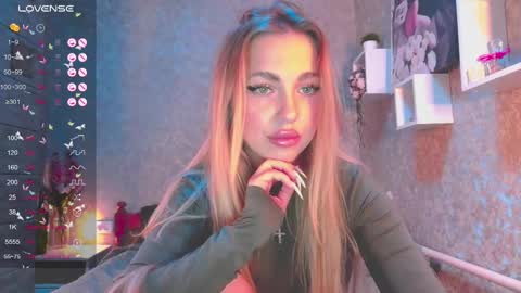 holly_molly8 online show from December 13, 4:27 pm