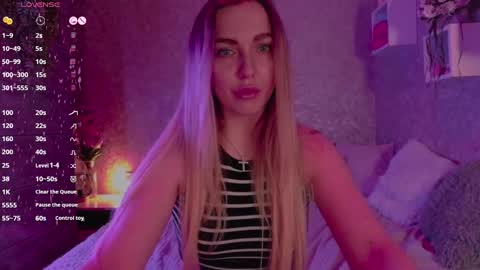 holly_molly8 online show from March 6, 8:59 pm