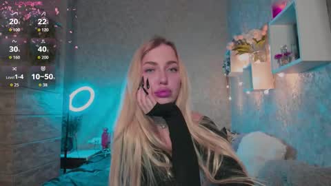 holly_molly8 online show from November 13, 8:52 pm