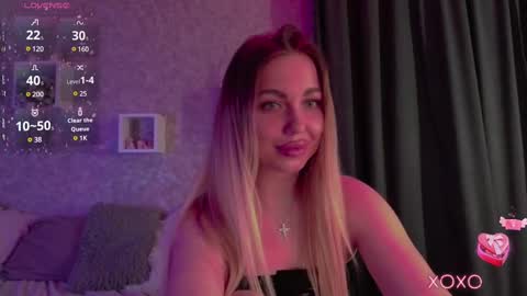holly_molly8 online show from February 15, 10:00 pm