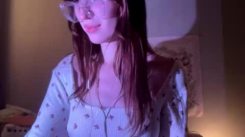 holly_sinner_ online show from April 10, 10:16 pm