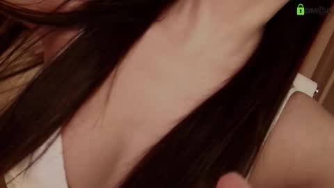 hollyextra online show from February 25, 1:10 pm