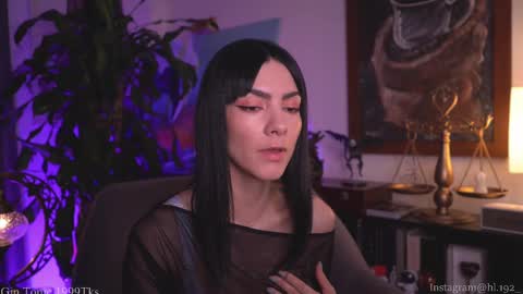 Holly Linder online show from March 8, 2:10 am