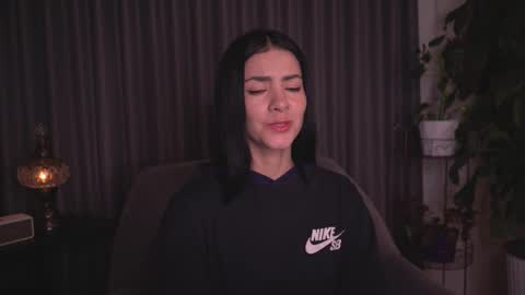 Holly Linder online show from September 18, 2:43 am