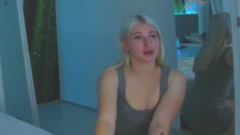 HollyTaillor online show from October 25, 7:05 am