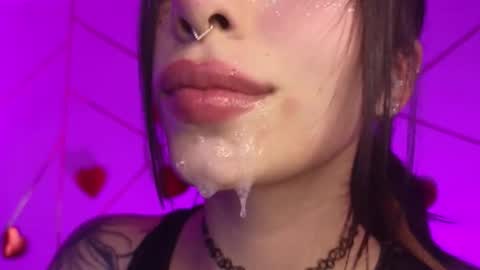 holly online show from March 10, 2:15 am