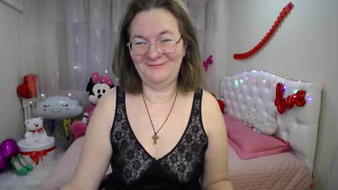 holymilfa online show from February 13, 7:56 am