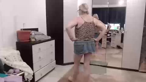 Honey Lady online show from October 20, 1:25 pm