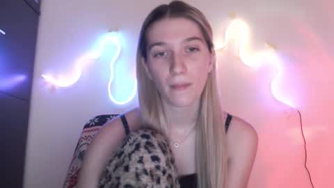 honeyveil online show from March 25, 2:42 pm