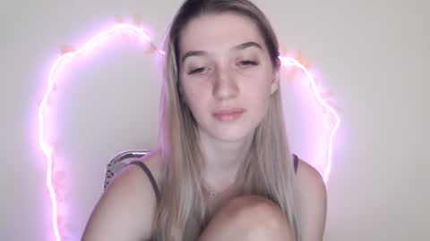 honeyveil online show from July 17, 11:25 am