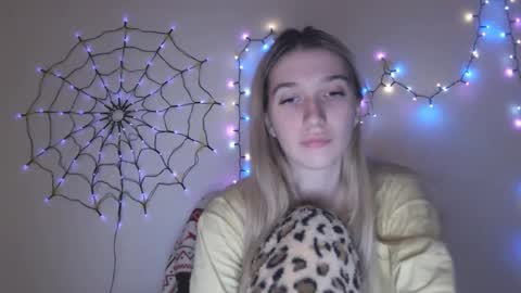 honeyveil online show from December 4, 10:21 pm