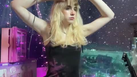 Emi Rose online show from January 17, 12:10 am