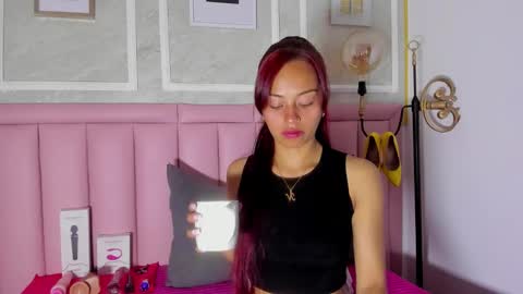 holly online show from January 5, 9:18 pm