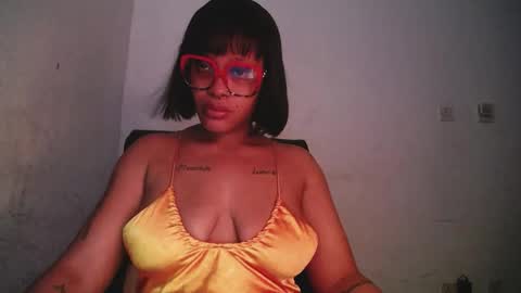 horny_ebonygirl_ online show from April 20, 5:21 am