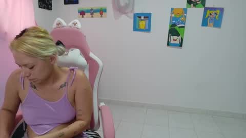 Mia online show from February 11, 6:53 pm