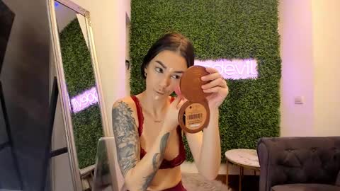 hotfallingdevil online show from January 25, 6:12 am