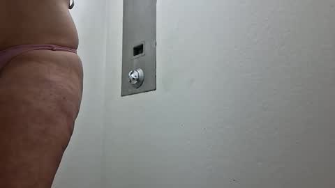 hotmom0610 online show from February 12, 8:05 am