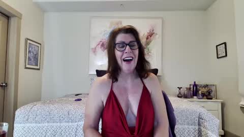 Maggie online show from February 1, 1:55 am