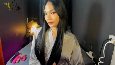Hi i am Jane half vietnamese and half pinay and would like to meet good person here XOXO online show from May 21, 9:40 am