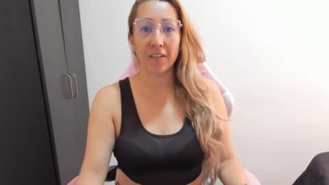 hottychrystal online show from May 31, 2:23 pm
