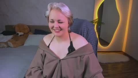 Hwasa online show from March 20, 10:14 pm