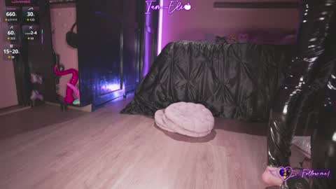       online show from October 25, 12:18 am