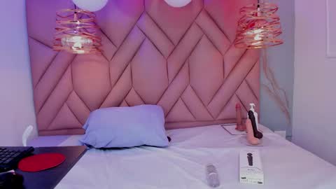 ibbie_ online show from February 11, 12:28 pm