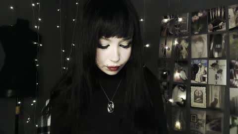 iiiiiiis online show from June 2, 12:44 am