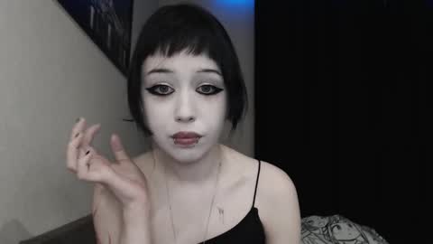 iiiiiiis online show from November 18, 12:17 pm