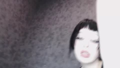 iiiiiiis online show from October 22, 12:15 am