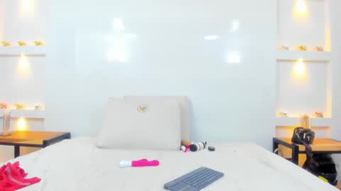 ikia lopez online show from November 22, 8:11 pm