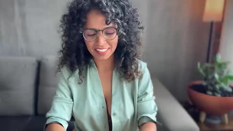 Kloe online show from October 6, 8:35 pm