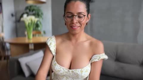 Kloe online show from April 22, 8:39 pm