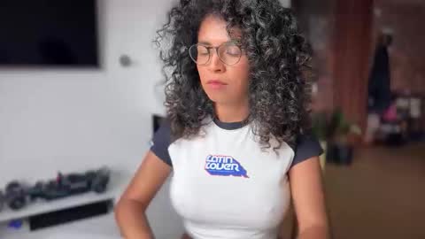 Kloe online show from December 5, 6:53 pm