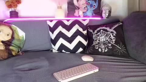 nicollee online show from February 16, 2:00 am