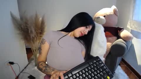 Alyn online show from December 1, 3:04 pm