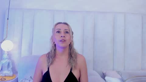 Mailyn Jung online show from June 2, 12:39 pm