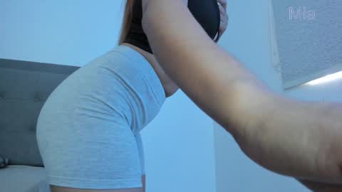 mia ---------  COL TIME online show from January 31, 10:21 pm