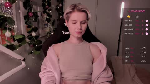 Mia online show from December 23, 5:32 pm