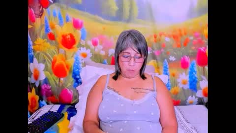 indianroxy27 online show from April 8, 7:27 pm