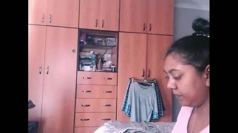 indianruby21 online show from February 8, 8:42 am