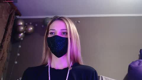 Lily online show from November 6, 6:03 pm