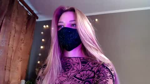 Lily online show from May 12, 4:13 pm