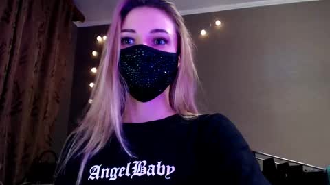 Lily online show from December 1, 8:11 pm