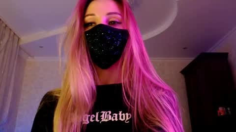 Lily online show from June 7, 8:48 pm