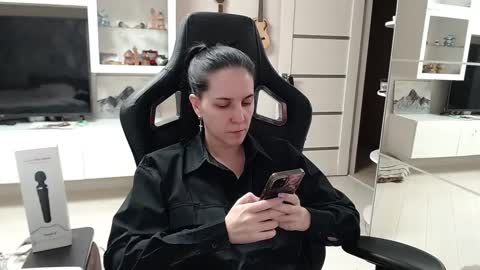 Irwi Tomboy online show from January 26, 1:09 am