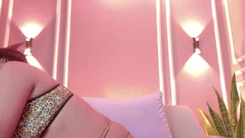 Isabella online show from February 18, 3:00 pm